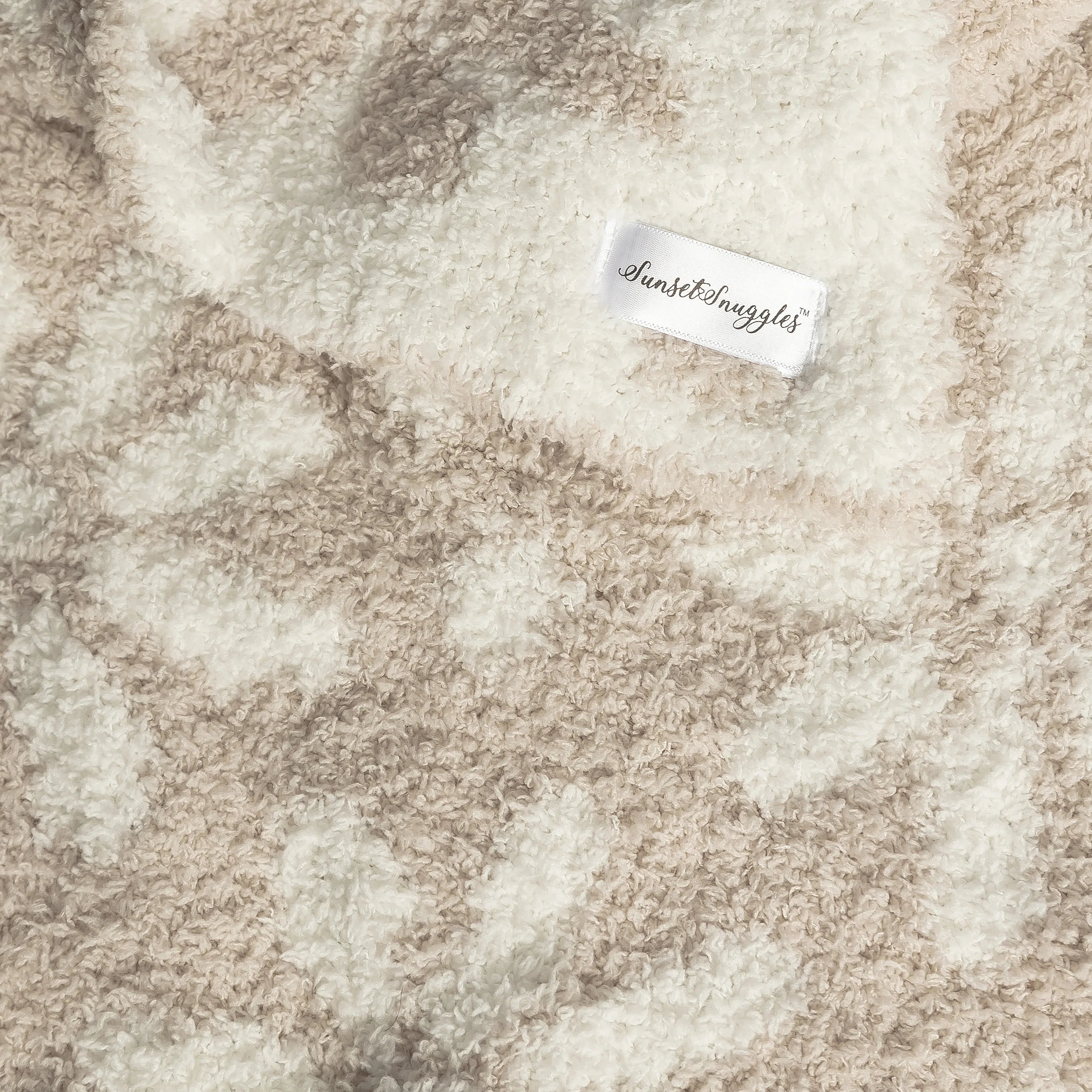 Blushing Beige & White Daisy Print Lovey